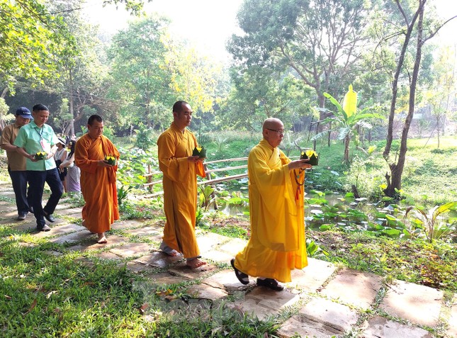 Tết cổ truyền Bunpimay: Lần đầu rước 'nàng chúa xuân Nang Sangkhane' ảnh 9