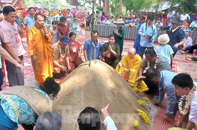 Tết cổ truyền Bunpimay: Lần đầu rước 'nàng chúa xuân Nang Sangkhane' ảnh 11