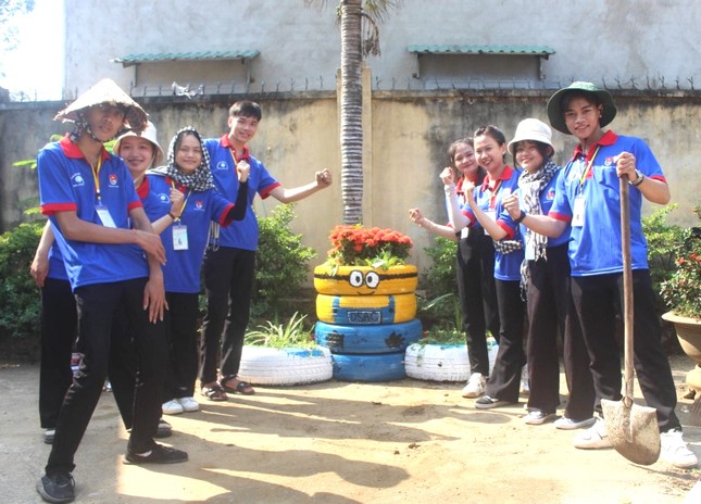Sinh viên Đắk Lắk ‘gieo nắng’ gây quỹ ảnh 10