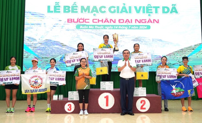 Thanh niên Đắk Lắk đua tranh ‘Bước chân đại ngàn’ ảnh 7