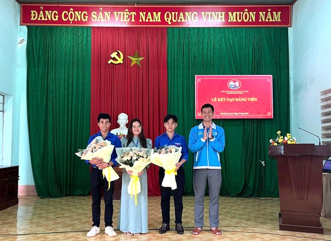 Sắc xanh tình nguyện ở các thôn, buôn vùng sâu ảnh 7