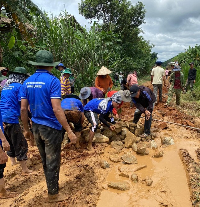 Sắc xanh tình nguyện ở các thôn, buôn vùng sâu ảnh 11