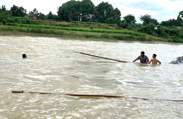 Bí thư đoàn xã kể giây phút cứu bé gái đuối nước dưới sông Krông Nô ảnh 1