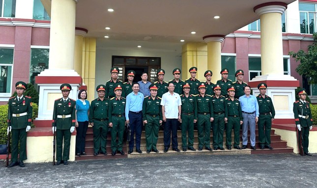 Phó Chủ tịch Quốc hội Trần Quang Phương làm việc với Bộ Chỉ huy Quân sự tỉnh Đắk Lắk ảnh 3