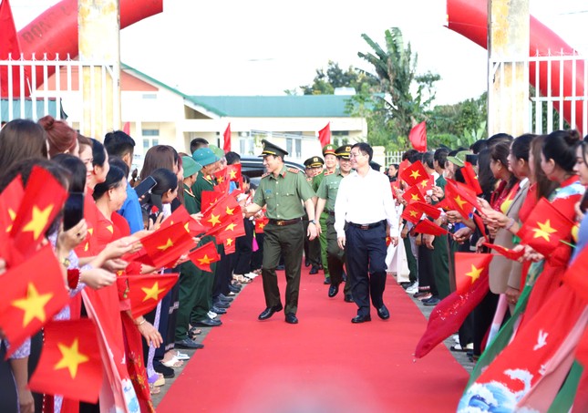 Bộ trưởng Bộ Công an dự Ngày hội Đại đoàn kết toàn dân tộc tại tỉnh Đắk Lắk ảnh 2