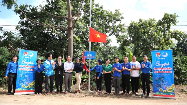 Ấm áp tình nguyện mùa đông vùng căn cứ cách mạng ảnh 1