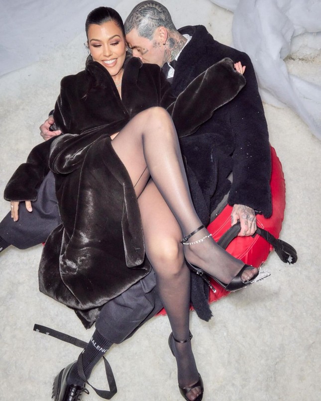 Kim Kardashian accused of having an affair with her brother-in-law photo 2