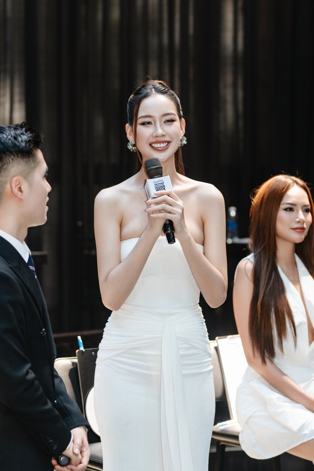 Một thập kỷ đánh dấu thời trang Việt hội nhập quốc tế ảnh 2