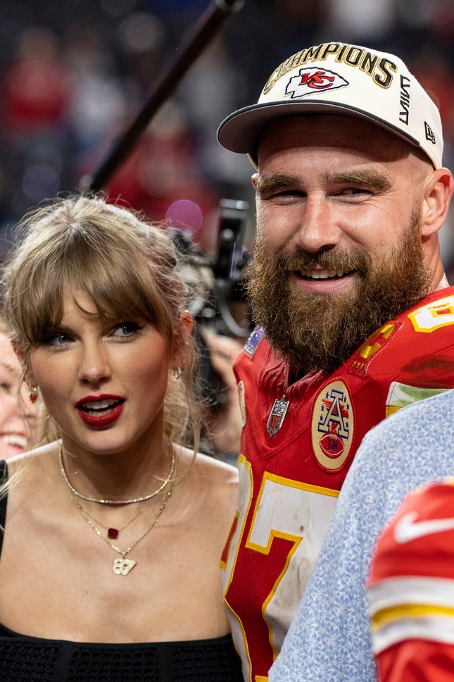 Cầu thủ cao 1,96 m yêu Taylor Swift từ cái nhìn đầu tiên ảnh 2