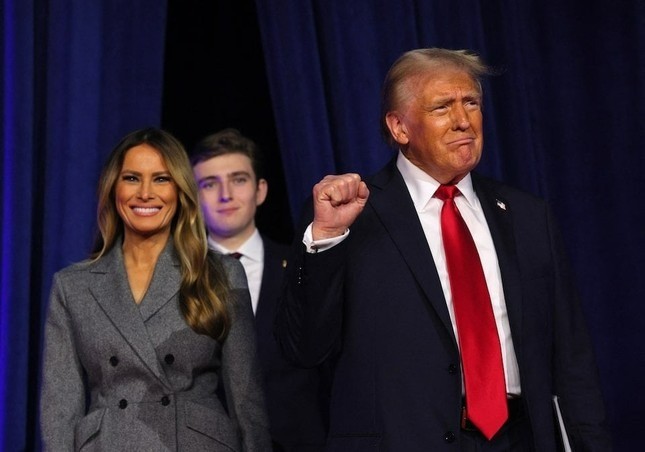 Barron Trump lần đầu cười ảnh 2