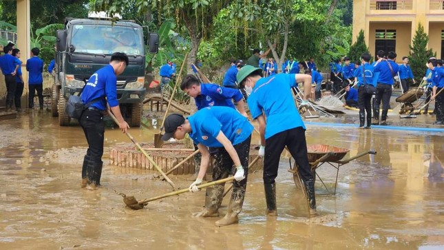 Thanh niên tình nguyện đất Tổ ra quân hỗ trợ khắc phục sau bão ảnh 2