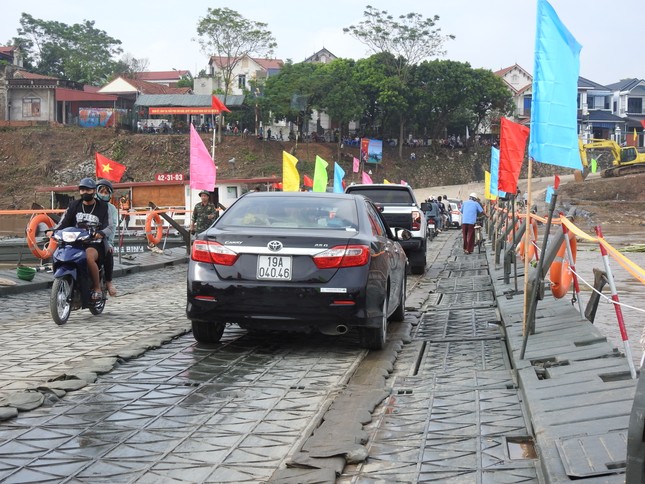 Cầu phao Phong Châu thông xe trở lại ảnh 8