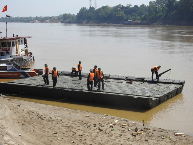 Cầu phao Phong Châu thông xe trở lại ảnh 3