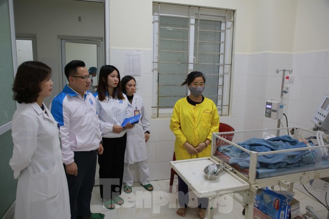 'Sinh viên 5 tốt' thăm, tặng quà cho bệnh nhi tại Sơn La ảnh 3