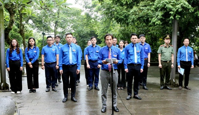 Hội Liên hiệp thanh niên Việt Nam tỉnh Phú Thọ dâng hương, báo công các Vua Hùng ảnh 1