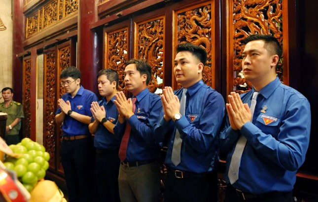 Hội Liên hiệp thanh niên Việt Nam tỉnh Phú Thọ dâng hương, báo công các Vua Hùng ảnh 2