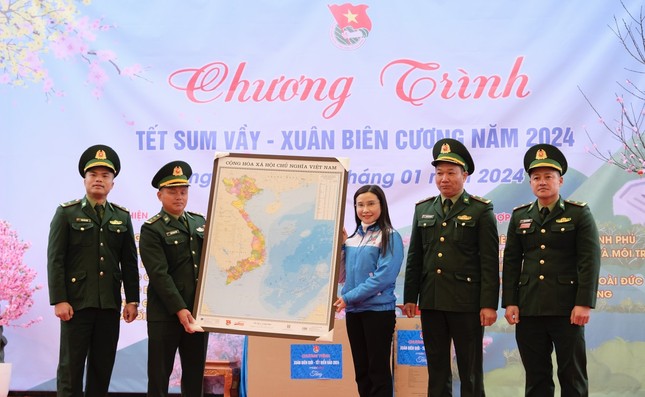 Nhiều hoạt động ý nghĩa tại chương trình 'Xuân biên giới - Tết biển đảo' ở Hà Giang ảnh 6