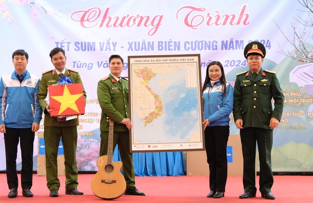 Nhiều hoạt động ý nghĩa tại chương trình 'Xuân biên giới - Tết biển đảo' ở Hà Giang ảnh 5