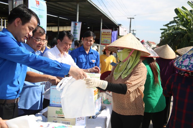 Thanh niên chung tay xây dựng cảnh quan và bảo vệ môi trường nông thôn ảnh 1