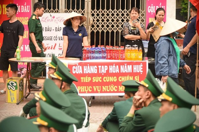 Ấm áp tình người Điện Biên trong những ngày tháng 5 lịch sử ảnh 3
