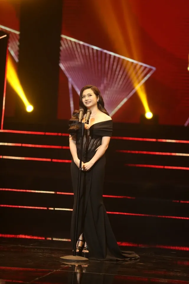 'Gia đình mình vui bất thình lình' thắng lớn, 'Cuộc đời vẫn đẹp sao' trắng tay ở VTV Awards ảnh 6