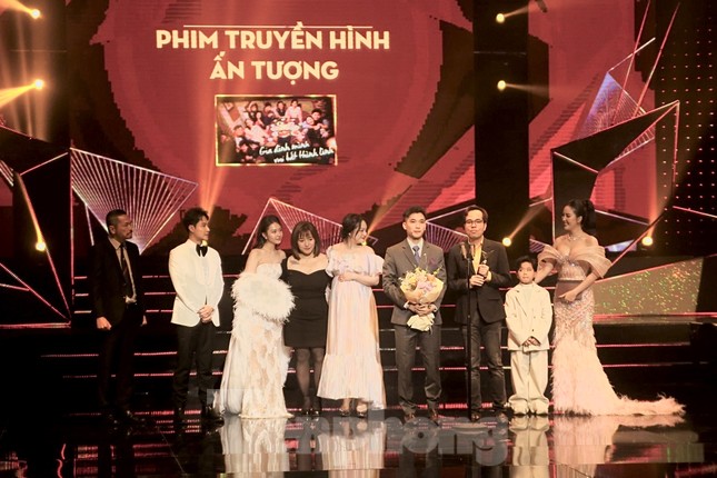 'Gia đình mình vui bất thình lình' thắng lớn, 'Cuộc đời vẫn đẹp sao' trắng tay ở VTV Awards ảnh 2