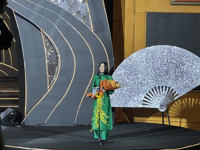 Hoàng Thùy Linh được vinh danh Ca sĩ tiêu biểu 2023 ảnh 5