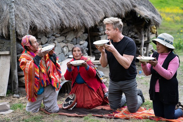 Super chef Gordon Ramsay is looking for a travel companion around the world photo 2