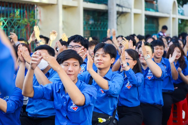 TPHCM rực rỡ sắc xanh tuổi trẻ trong ngày ra quân Tháng Thanh niên 2024 ảnh 3