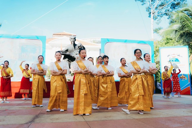 Đại sứ thiếu nhi nắm tay vun đắp tình cảm hữu nghị Việt Nam - Lào - Campuchia ảnh 7
