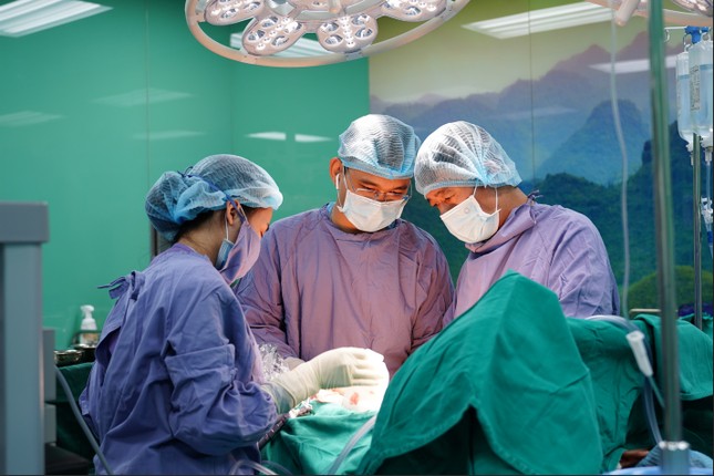 Bệnh viện Hồng Ngọc phẫu thuật miễn phí 100% cho người dị tật bẩm sinh, di chứng sau chấn thương ảnh 3
