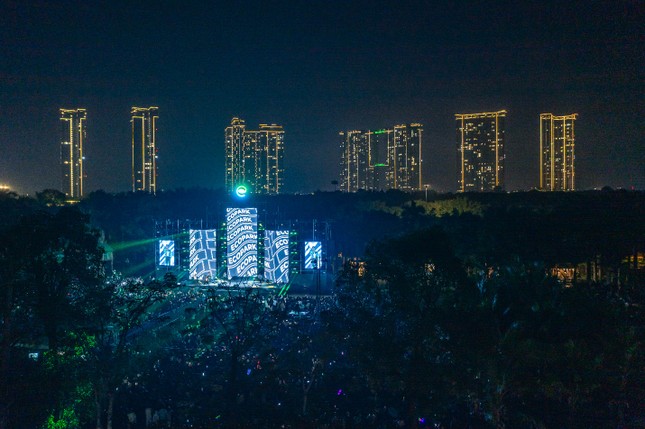 Hơn 40 nghìn cư dân và du khách “cháy” hết mình trong đại nhạc hội Ecopark Countdown 2024 ảnh 5