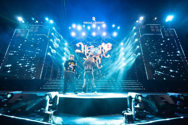 60.000 nghìn người bùng nổ cảm xúc cùng countdown 2024 tại Regal Legend ảnh 7