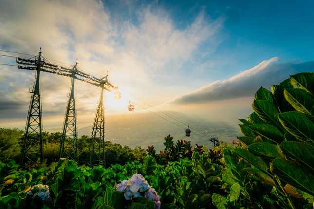 50% discount on cable car tickets to Ba Den Mountain for residents of Ben Tre and City. HCM and Tay Ninh photo 1