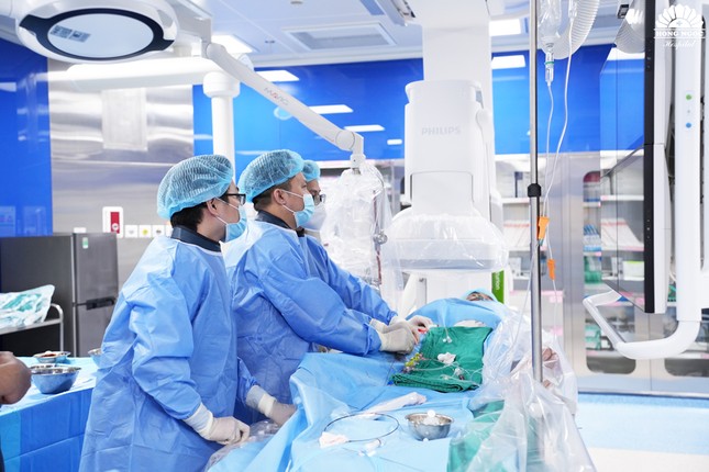  Cấp cứu thành công ca lóc tách động mạch vành nhờ kỹ thuật siêu âm trong lòng mạch ảnh 1