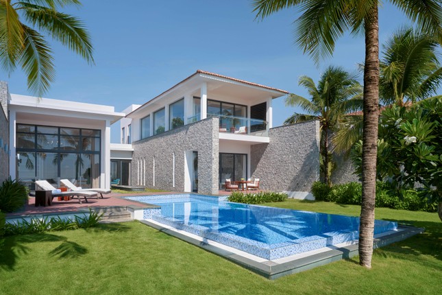 Nhiều khuyến mãi khủng hút khách về biển đón Tết ảnh 1