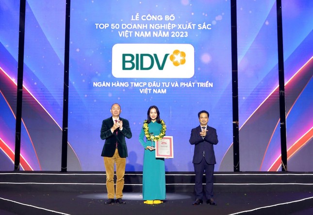 BIDV giữ vững vị trí Top 50 doanh nghiệp xuất sắc Việt Nam năm 2023 ảnh 1