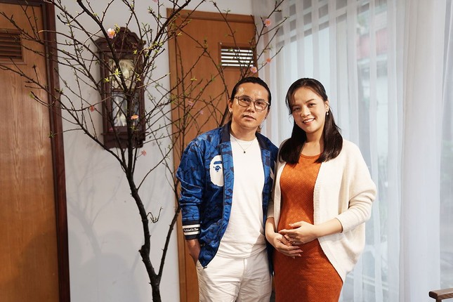 Thu Quỳnh vác bụng bầu đi quay MV Tết ảnh 1