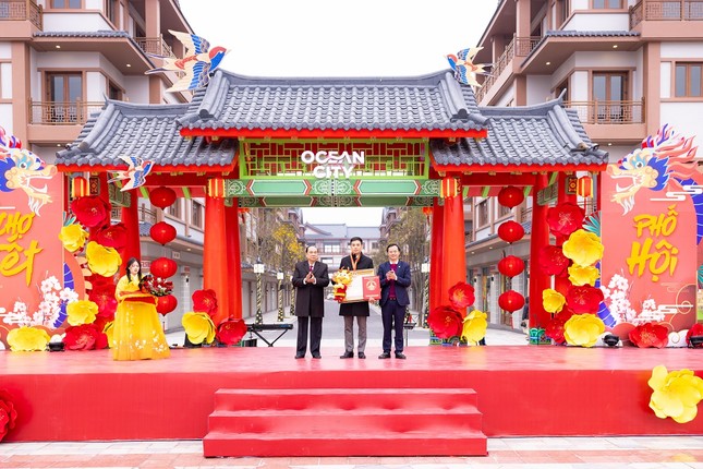Hội chợ Xuân 2024 - 'Chợ Tết Phố Hội' tại Ocean City xác lập kỷ lục Việt Nam ảnh 1