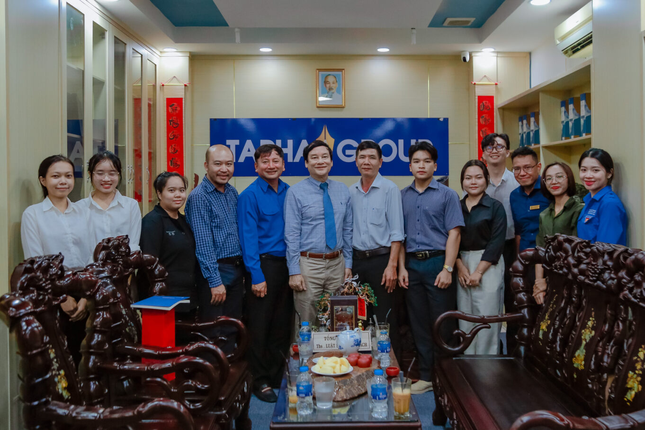 UEF nhận hồ sơ xét tuyển học bạ ngành luật kinh tế đến ngày 31/3 ảnh 1