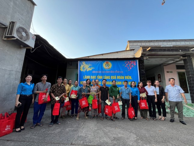 Nestlé Việt Nam tặng gần 6.000 phần quà cho các gia đình có hoàn cảnh khó khăn nhân dịp Tết Nguyên đán ảnh 2