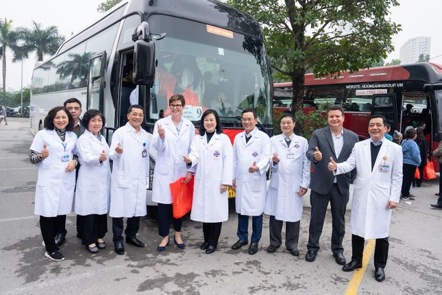 Roche chung tay cùng Quỹ Ngày mai tươi sáng mang niềm vui tới bệnh nhi ung thư trước thềm Xuân Giáp Thìn ảnh 2