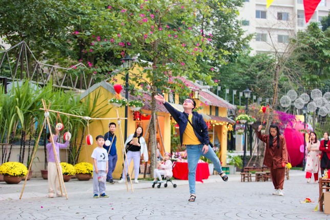 Pont de Long Bien: Không gian văn hoá sáng tạo song hành cùng đường hoa Home Hanoi Xuan ảnh 4