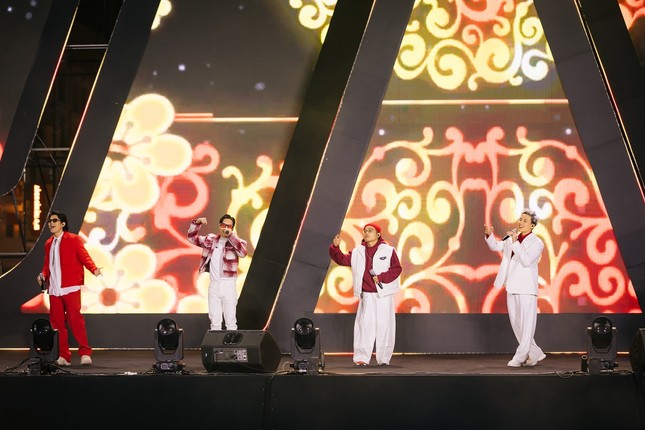 Hàng vạn du khách 'cháy hết mình' trong siêu lễ hội âm nhạc đón năm mới tại Grand World ảnh 5