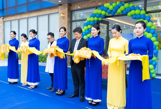 Nha khoa Quốc tế DAISY tổ chức sự kiện múa lân khai xuân Giáp Thìn 2024 ảnh 1