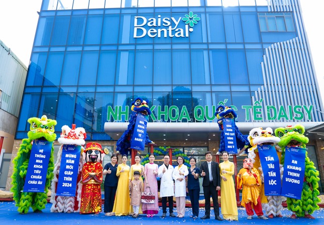 Nha khoa Quốc tế DAISY tổ chức sự kiện múa lân khai xuân Giáp Thìn 2024 ảnh 2