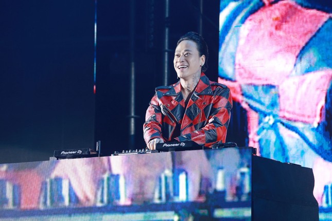 Dàn sao thăng hoa trước 3 vạn khán giả trong hành trình tình yêu ngày 14/2 tại Vibe Fest 2024 ảnh 4
