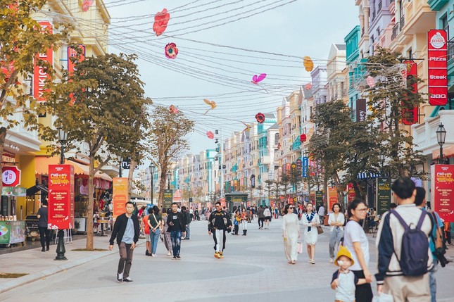 Gần nửa triệu lượt khách 'cập bến' Grand World trong kỳ nghỉ Tết Nguyên đán 2024 ảnh 1