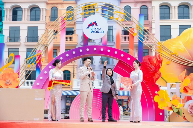 Gần nửa triệu lượt khách 'cập bến' Grand World trong kỳ nghỉ Tết Nguyên đán 2024 ảnh 6