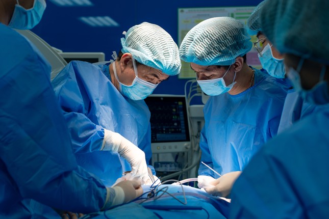 Hết liệt tay, đau cổ sau 24h phẫu thuật thoát vị cột sống cổ bằng đường mổ trước ảnh 2
